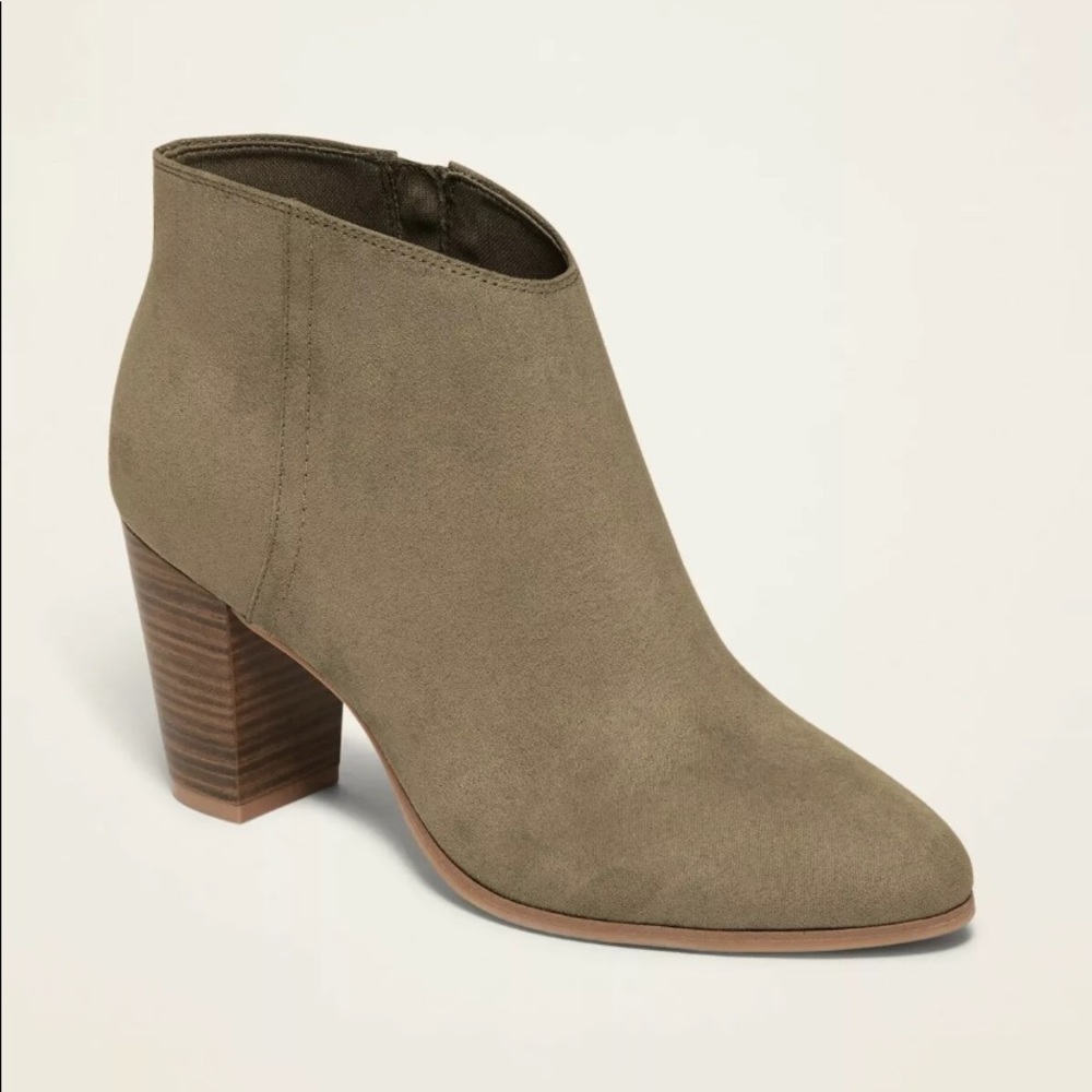 Old Navy Faux Suede Ankle boots size 7